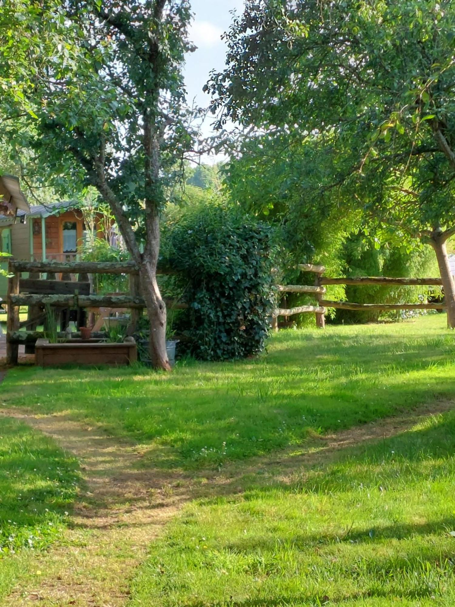 Villa Les Roulottes de la Brauderie Brissarthe Exterior foto