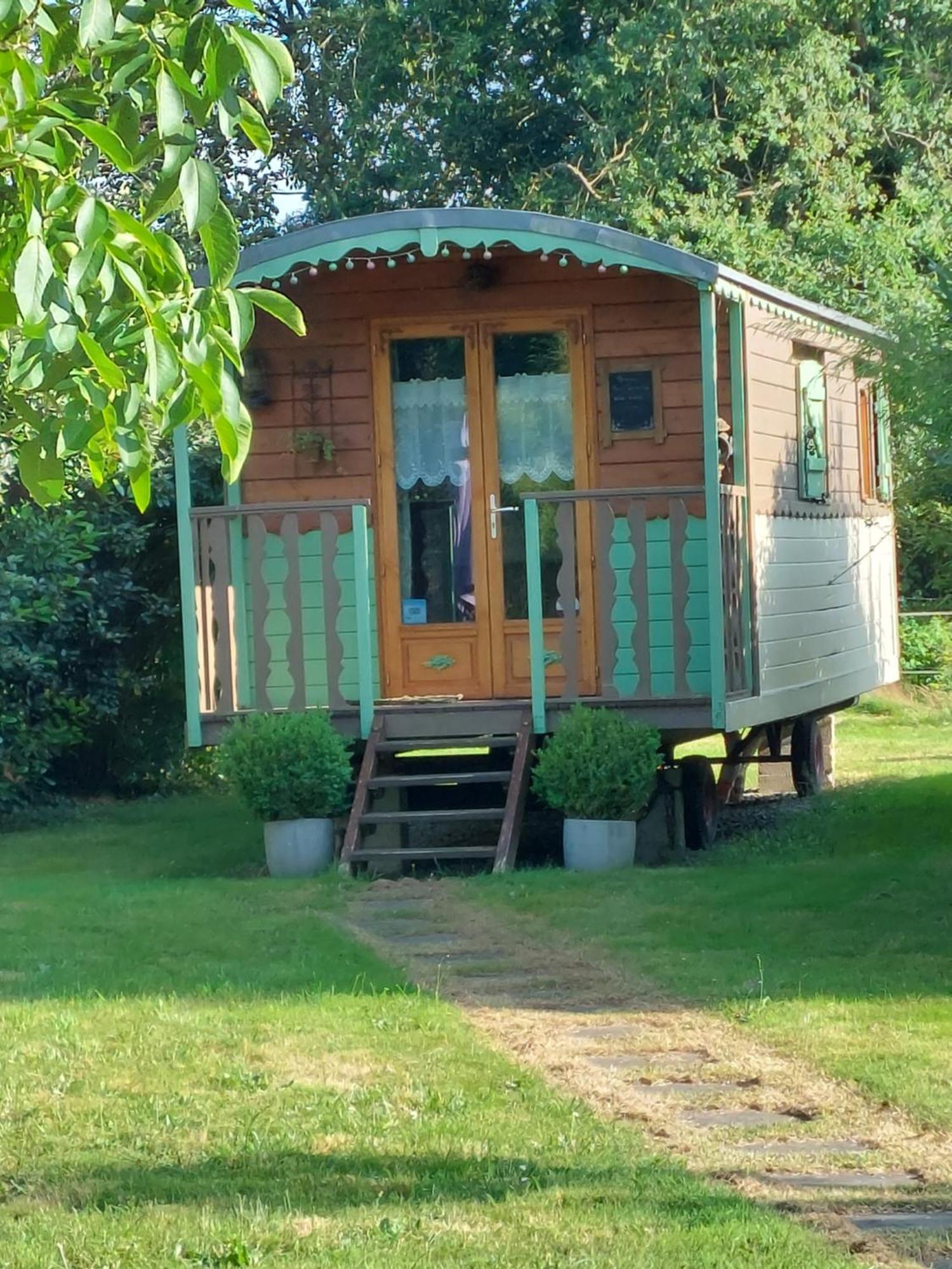 Villa Les Roulottes de la Brauderie Brissarthe Exterior foto