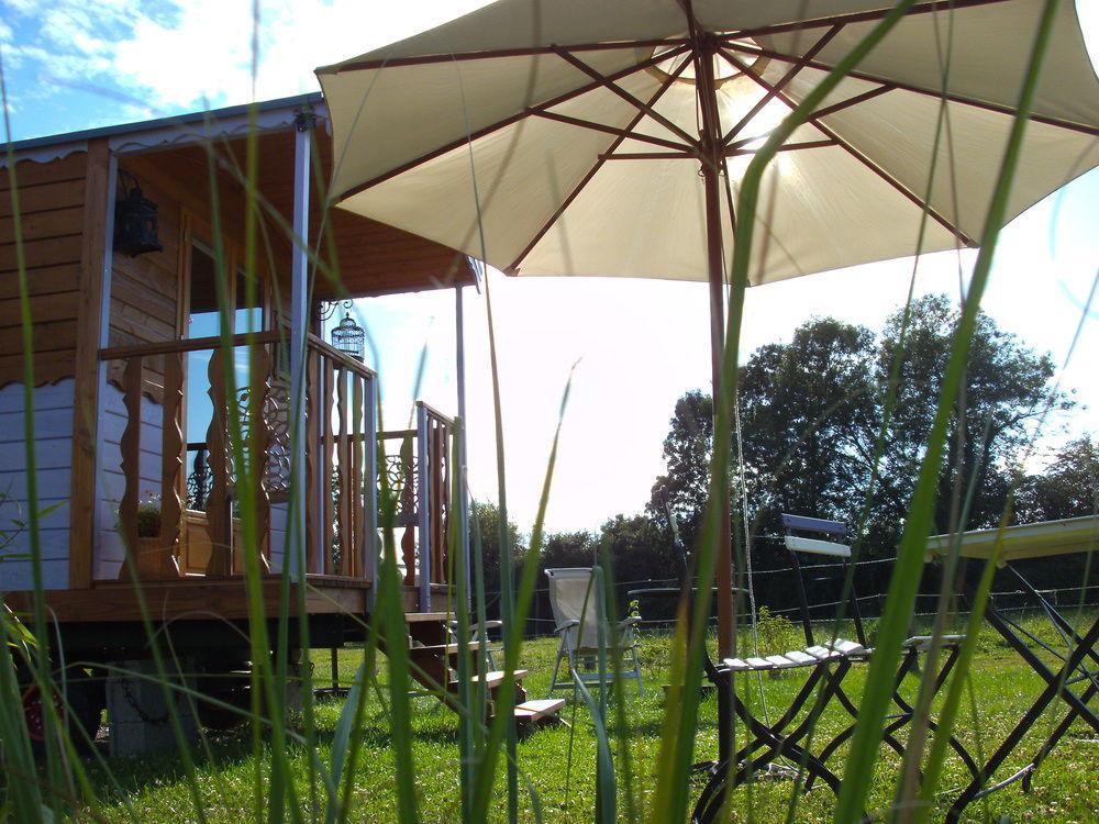 Villa Les Roulottes de la Brauderie Brissarthe Exterior foto