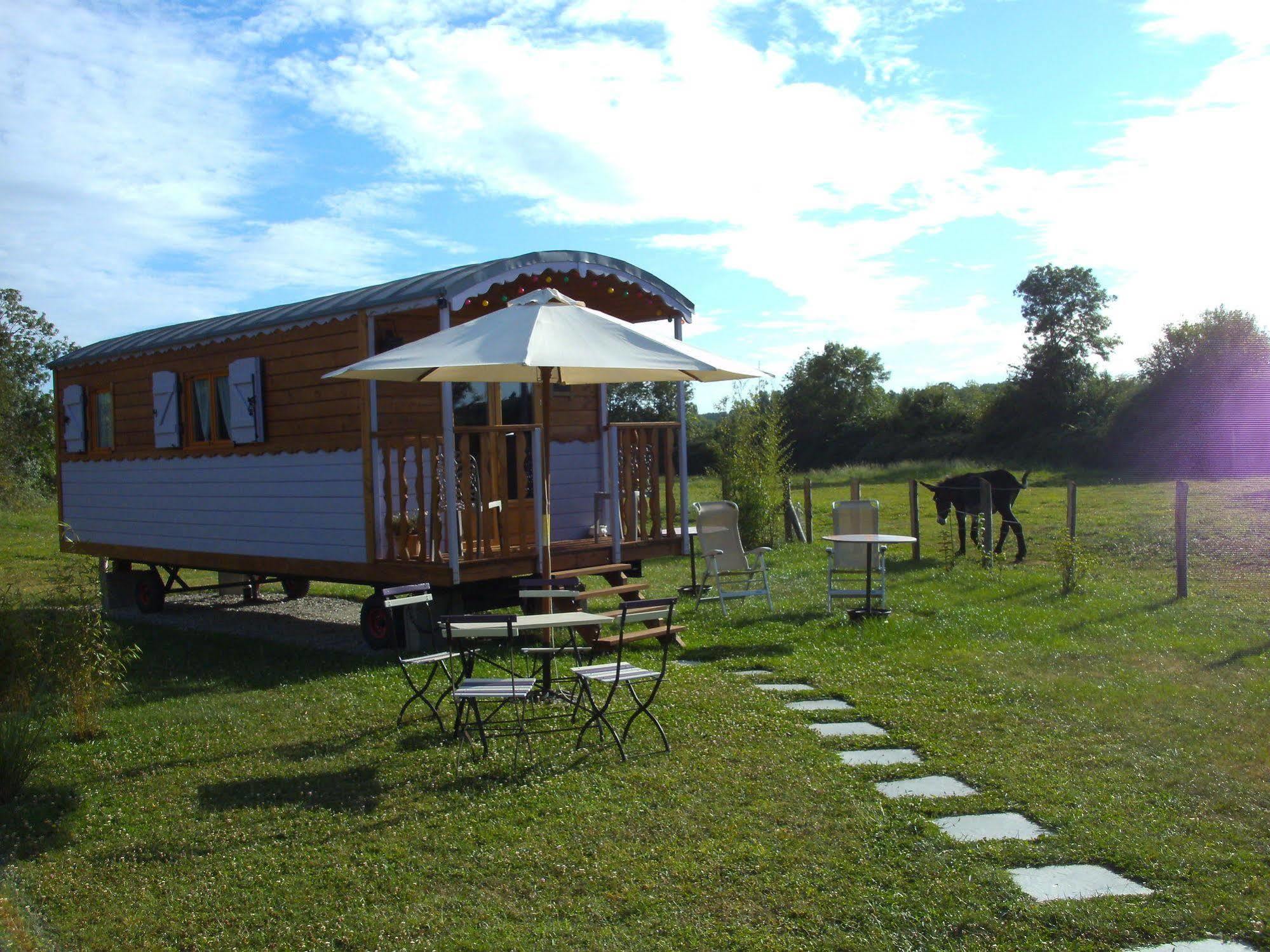 Villa Les Roulottes de la Brauderie Brissarthe Exterior foto