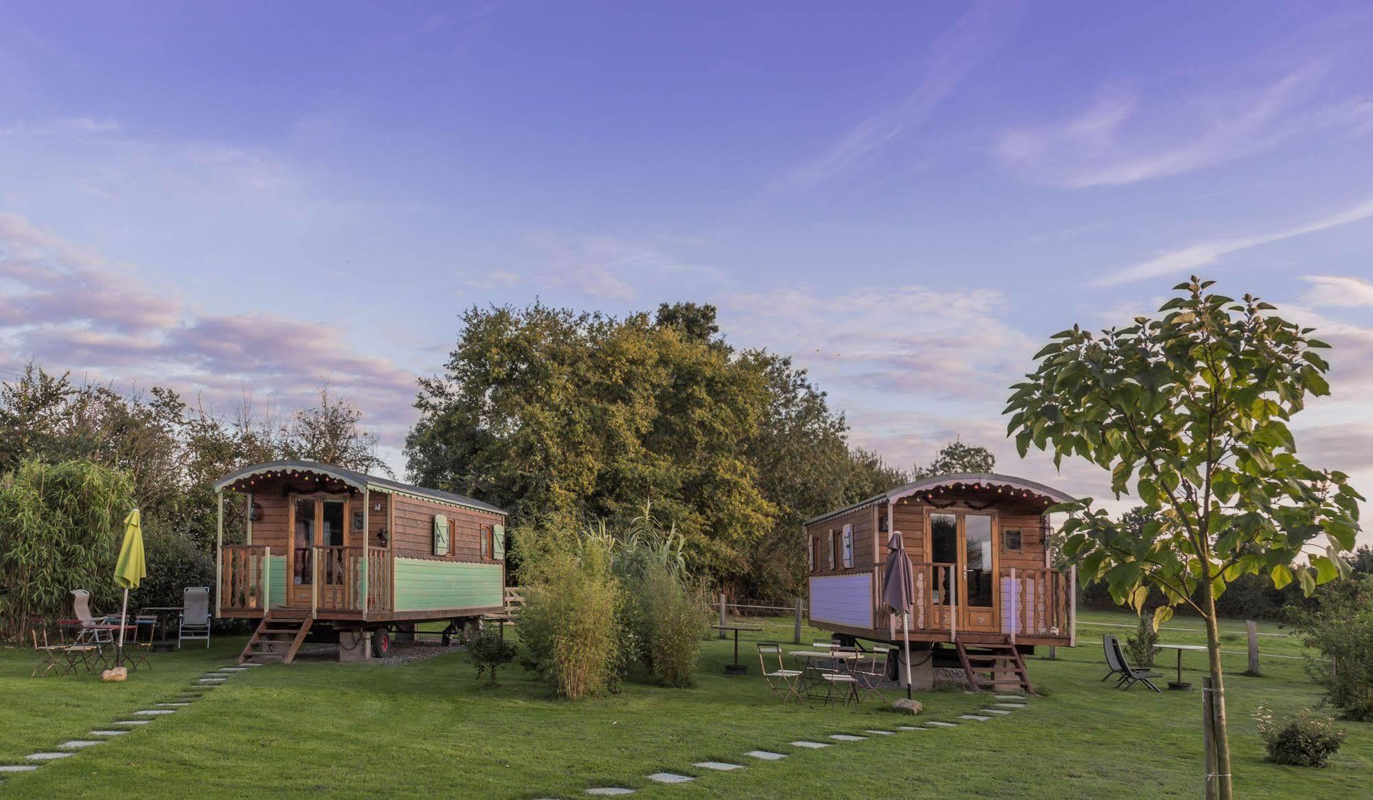 Villa Les Roulottes de la Brauderie Brissarthe Exterior foto
